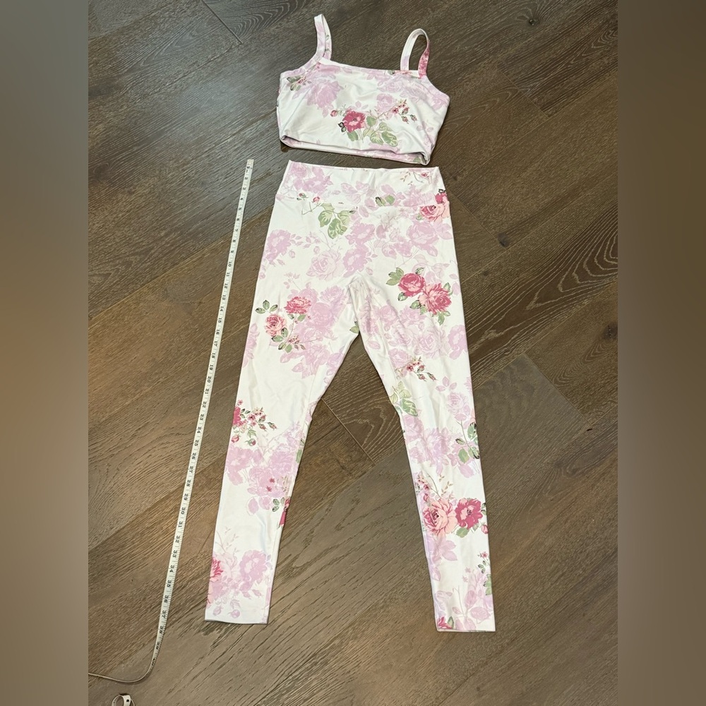 AMPERSAND AVE Pink Floral Leggings and top set. Top is L, Leggings M